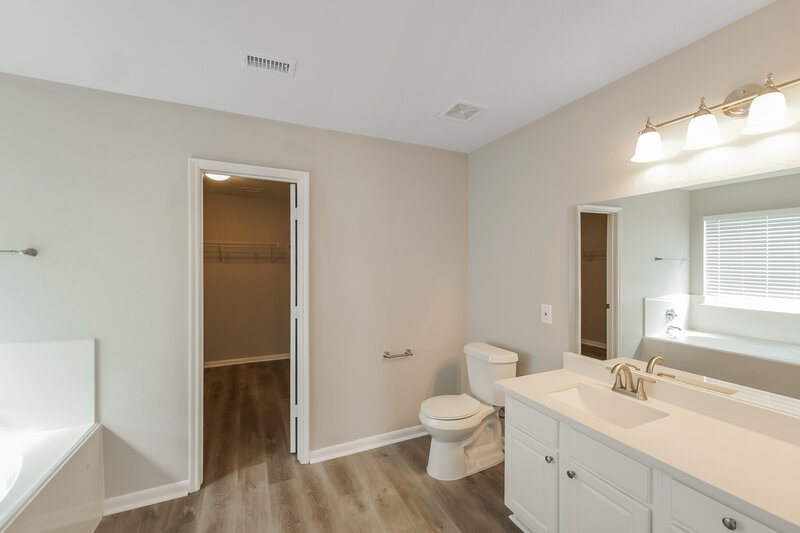 2,795/Mo, 20527 Hillsdale Park Dr Cypress, TX 77433 Main Bathroom View
