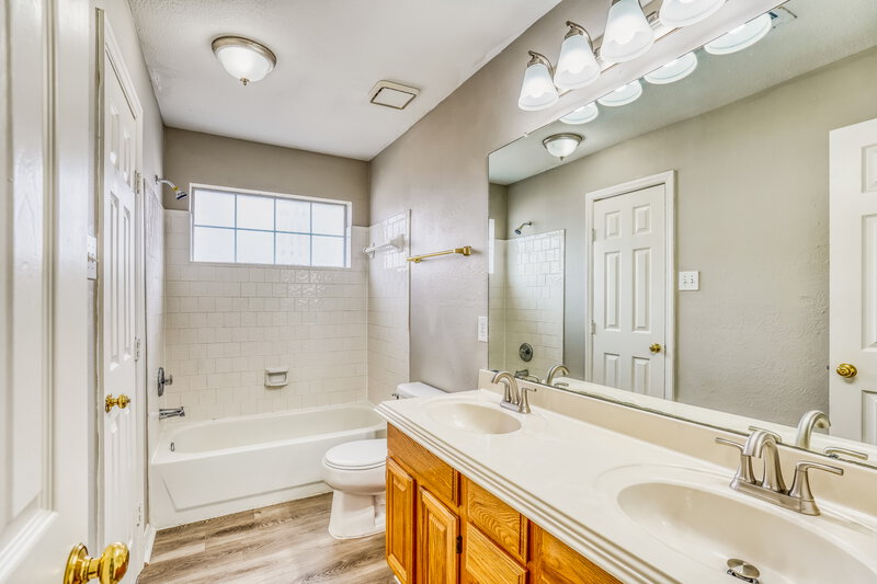 2,235/Mo, 3931 Echo Mountain Dr Kingwood, TX 77345 Bathroom View