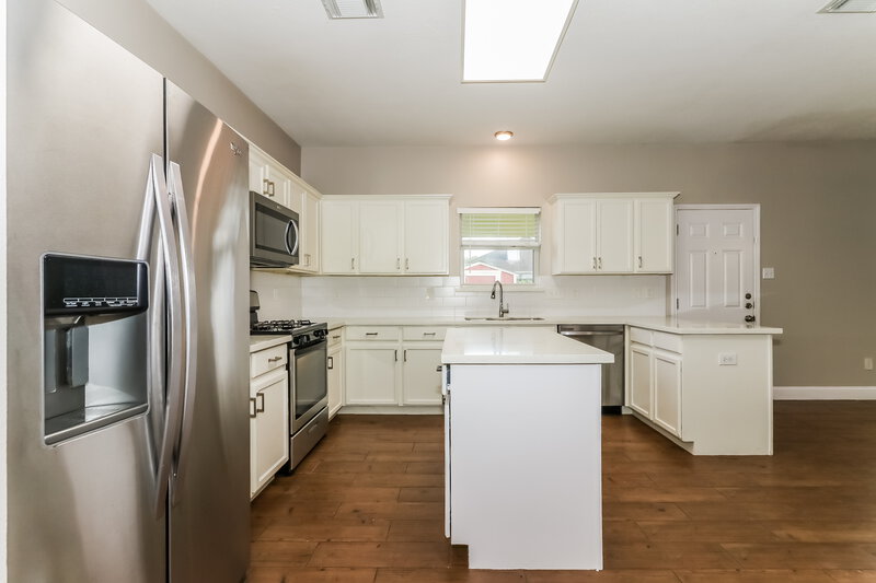 3,005/Mo, 2523 Flycatcher Cove Dr League City, TX 77573 Kitchen View 2