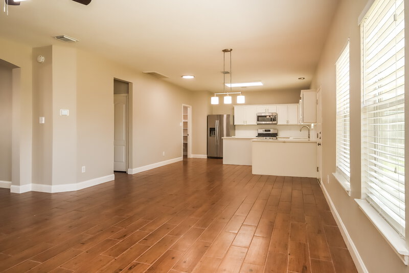 3,130/Mo, 2523 Flycatcher Cove Dr League City, TX 77573 Living Room View 4
