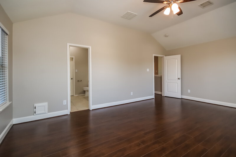 3,130/Mo, 2523 Flycatcher Cove Dr League City, TX 77573 Main Bedroom View 2