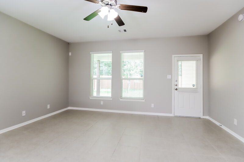 2,215/Mo, 614 Companion Dr Crosby, TX 77532 Living Room View