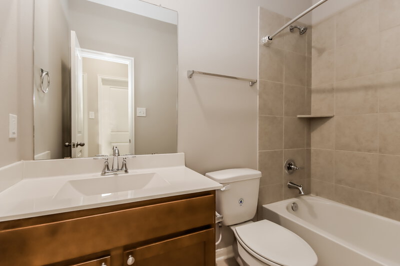 2,215/Mo, 614 Companion Dr Crosby, TX 77532 Bathroom View