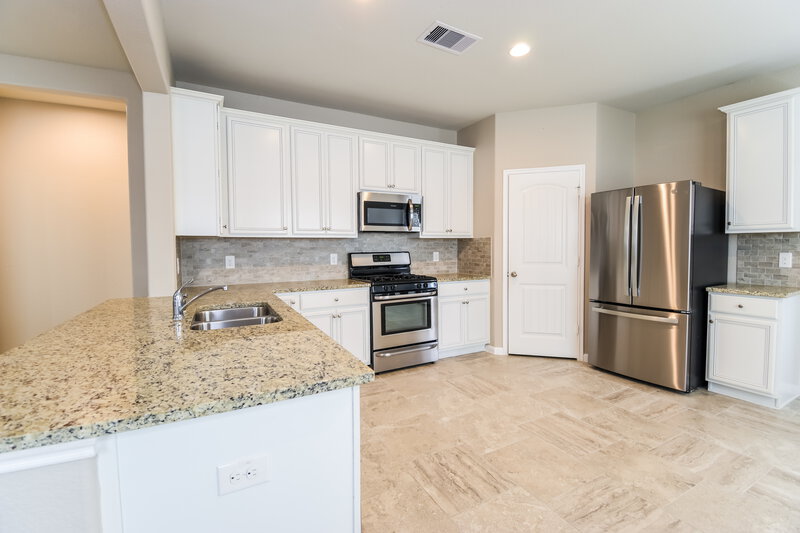 2,295/Mo, 12115 City Trek Ln Houston, TX 77047 Kitchen View 2