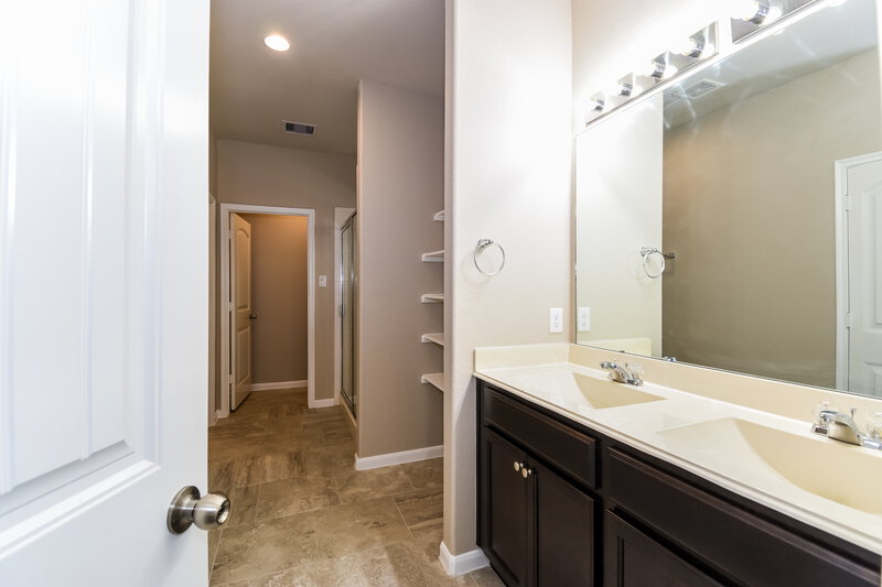 2,295/Mo, 12115 City Trek Ln Houston, TX 77047 Main Bathroom View