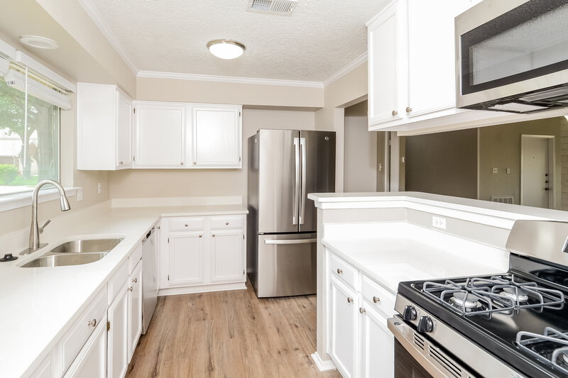 1,780/Mo, 4011 Sablerun Ct Houston, TX 77014 Kitchen View 2