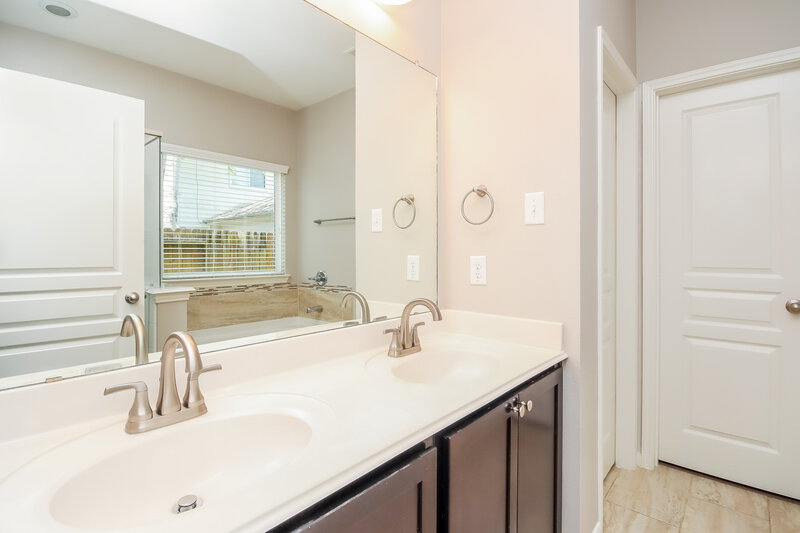 2,495/Mo, 16831 Marlin Spike Way Crosby, TX 77532 Main Bathroom View