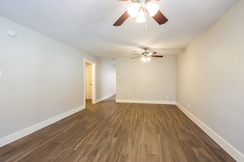 2,065/Mo, 18154 Windy Oaks Ct Porter, TX 77365 Sitting Room View