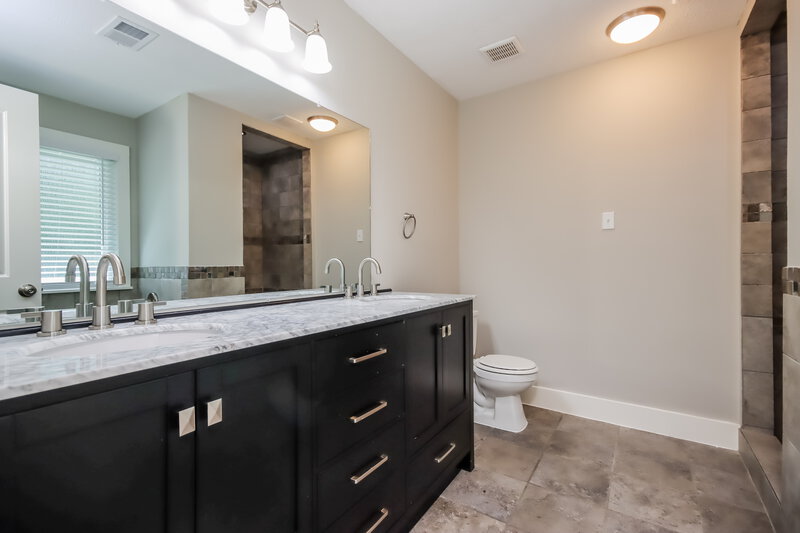 2,355/Mo, 18154 Windy Oaks Ct Porter, TX 77365 Main Bathroom View