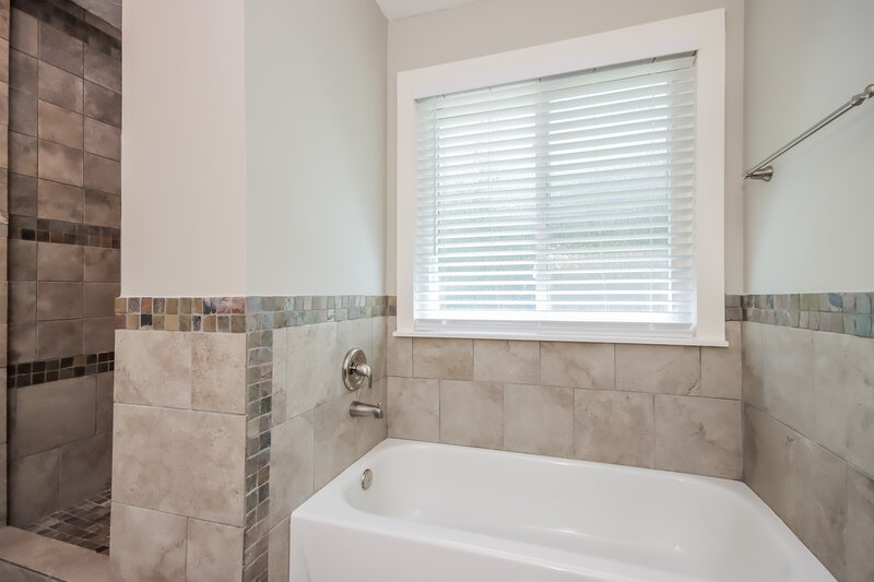 2,355/Mo, 18154 Windy Oaks Ct Porter, TX 77365 Main Bathroom View 2