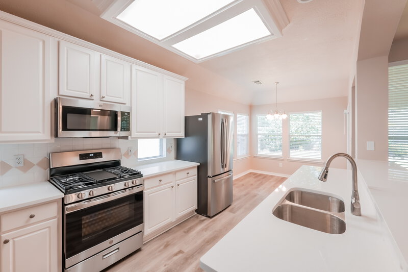 2,340/Mo, 10522 Wind Walker Trl Houston, TX 77095 Kitchen View