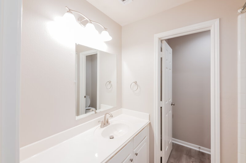 2,340/Mo, 10522 Wind Walker Trl Houston, TX 77095 Bathroom View
