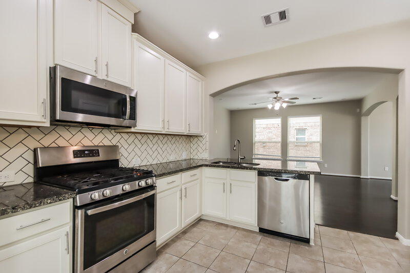 2,450/Mo, 10519 Sun River Falls Dr Humble, TX 77396 Kitchen View