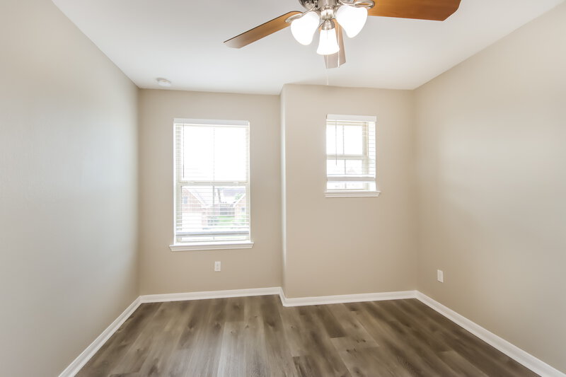 2,450/Mo, 10519 Sun River Falls Dr Humble, TX 77396 Office View