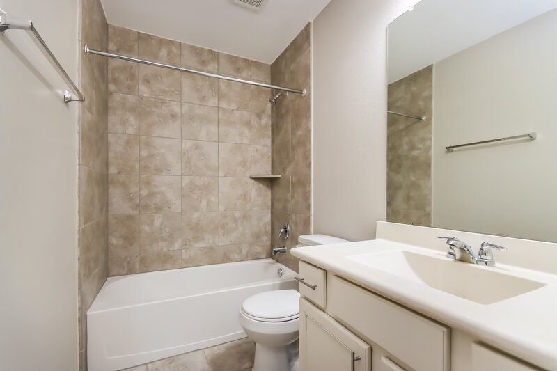 2,450/Mo, 10519 Sun River Falls Dr Humble, TX 77396 Bathroom View