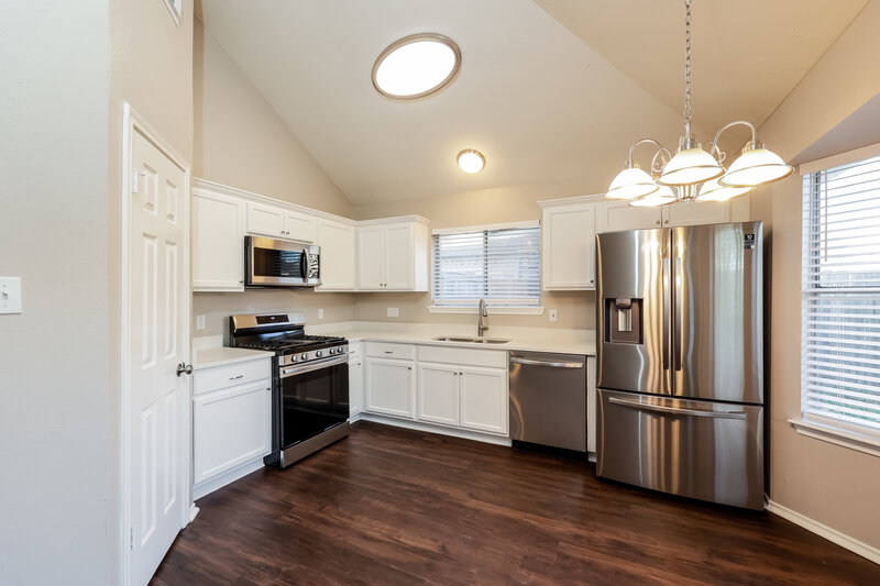 1,985/Mo, 12215 White River Dr Tomball, TX 77375 Kitchen View