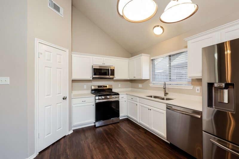 1,985/Mo, 12215 White River Dr Tomball, TX 77375 Kitchen View 2