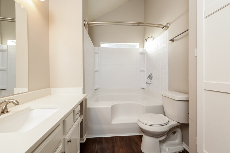 1,985/Mo, 12215 White River Dr Tomball, TX 77375 Main Bathroom View