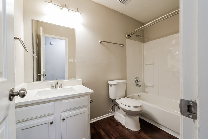 1,985/Mo, 12215 White River Dr Tomball, TX 77375 Bathroom View