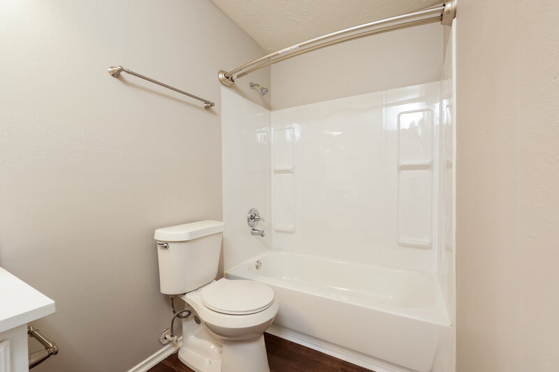 1,985/Mo, 12215 White River Dr Tomball, TX 77375 Bathroom View 2