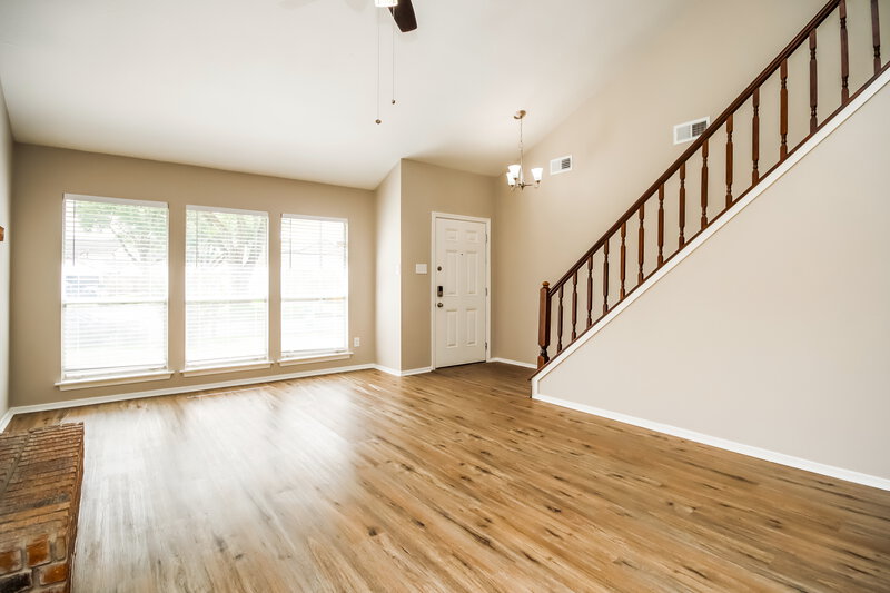2,365/Mo, 3647 Duncaster Dr Missouri City, TX 77459 Living Room View 3