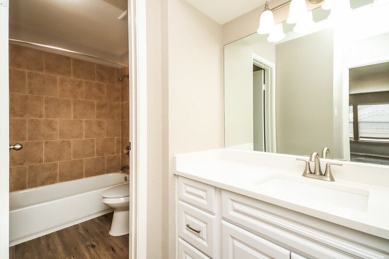 2,365/Mo, 3647 Duncaster Dr Missouri City, TX 77459 Bathroom View