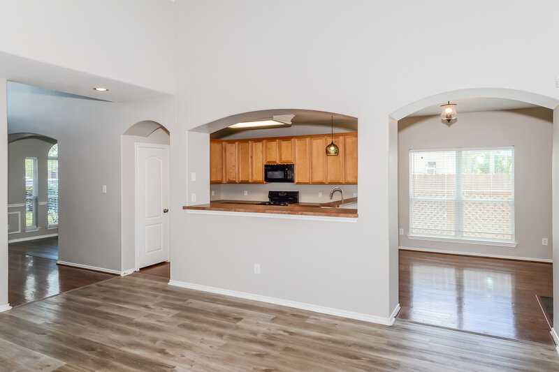 2,365/Mo, 17811 Memorial Trail Dr Tomball, TX 77375 Living Room View 2