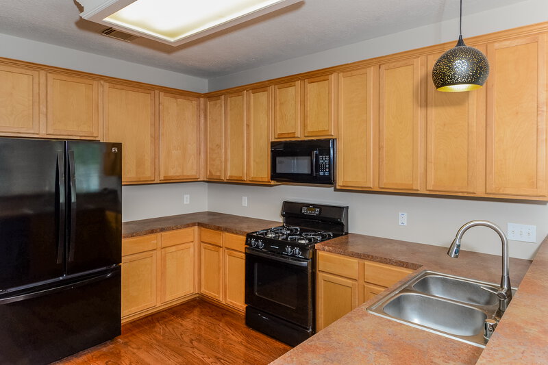 2,365/Mo, 17811 Memorial Trail Dr Tomball, TX 77375 Kitchen View