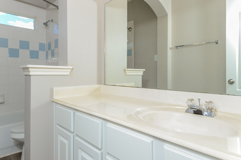 2,365/Mo, 17811 Memorial Trail Dr Tomball, TX 77375 Bathroom View
