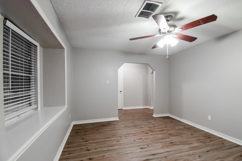 1,535/Mo, 7405 Hummingbird Ln Texas City, TX 77591 Living Room View 2