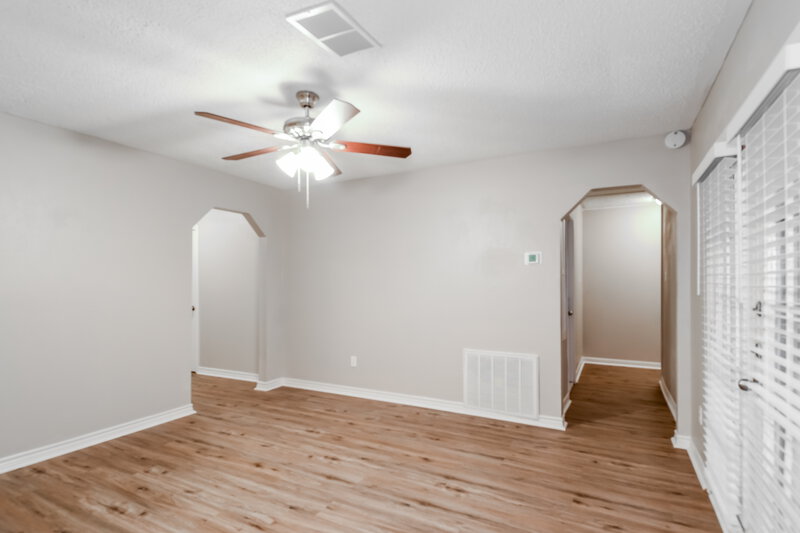 1,535/Mo, 7405 Hummingbird Ln Texas City, TX 77591 Dining Room View