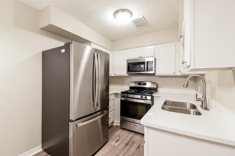 1,535/Mo, 7405 Hummingbird Ln Texas City, TX 77591 Kitchen View