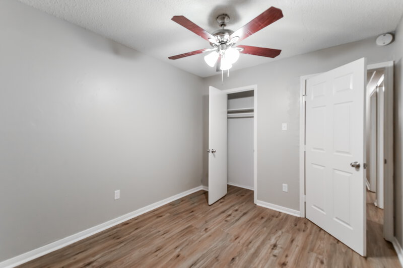 1,535/Mo, 7405 Hummingbird Ln Texas City, TX 77591 Bedroom View 2