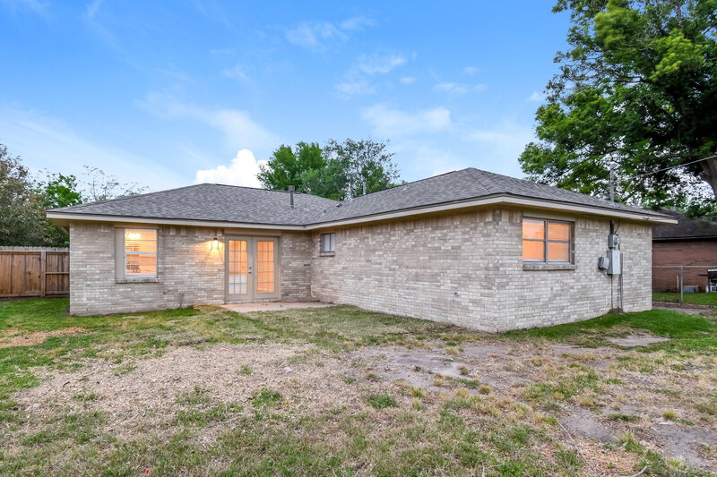 1,535/Mo, 7405 Hummingbird Ln Texas City, TX 77591 Rear View