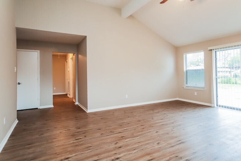2,305/Mo, 8302 Hickok Ln Houston, TX 77075 Living Room View 2