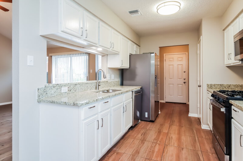 2,305/Mo, 8302 Hickok Ln Houston, TX 77075 Kitchen View 2