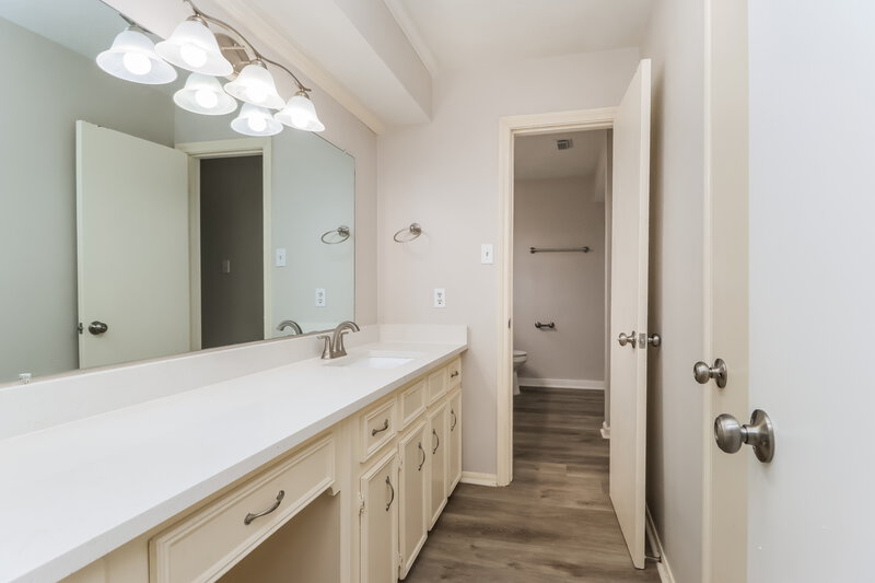 1,755/Mo, 4707 Havenwoods Dr Houston, TX 77066 Main Bathroom View