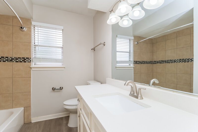 1,755/Mo, 4707 Havenwoods Dr Houston, TX 77066 Bathroom View