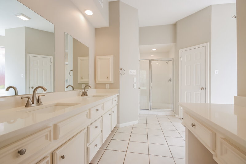 2,525/Mo, 5314 Valley Pines Dr Kingwood, TX 77345 Main Bathroom View