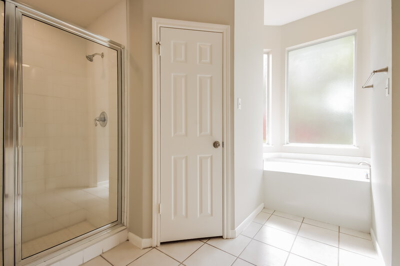 2,525/Mo, 5314 Valley Pines Dr Kingwood, TX 77345 Main Bathroom View 2