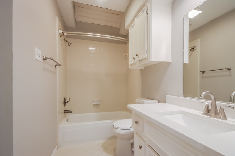 2,525/Mo, 5314 Valley Pines Dr Kingwood, TX 77345 Bathroom View