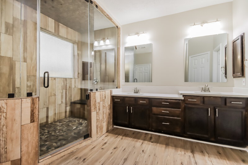 3,015/Mo, 18426 Keeling Trl Humble, TX 77346 Main Bathroom View