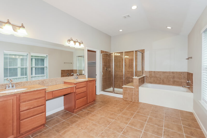 2,485/Mo, 2719 Trailblazer Ln Manvel, TX 77578 Main Bathroom View