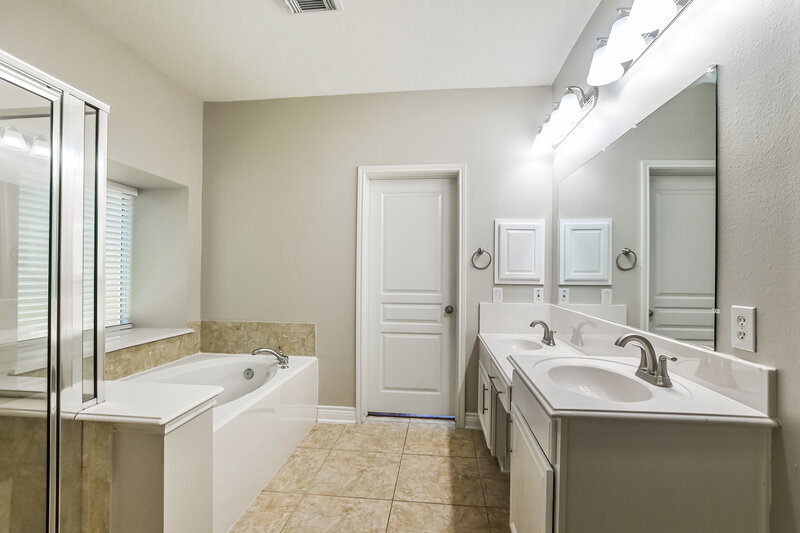 2,970/Mo, 3811 Key Largo Ct Missouri City, TX 77459 Main Bathroom View