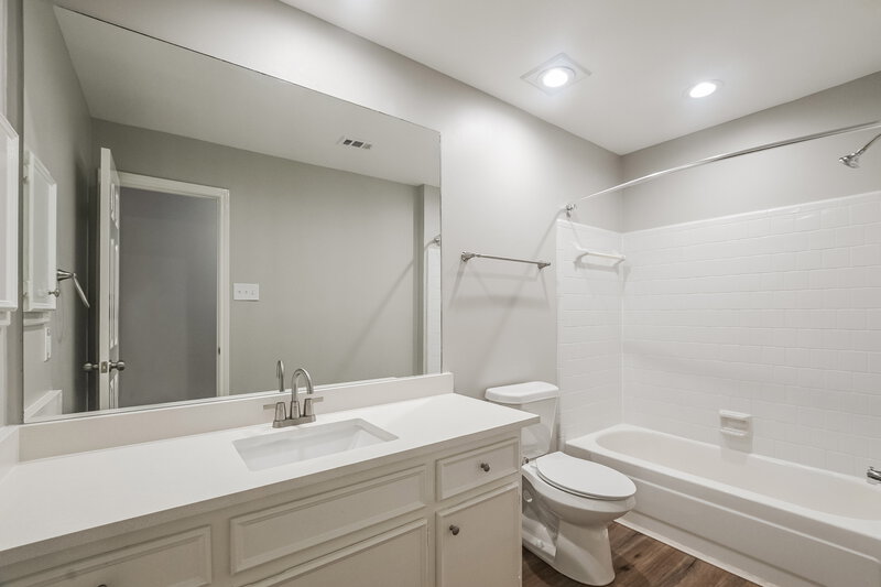4,280/Mo, 4923 Laurel Hill Ct Sugar Land, TX 77478 Bathroom View