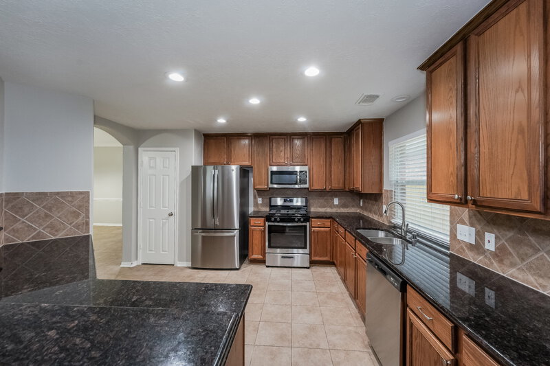 2,460/Mo, 7811 Iris Glen Ln Richmond, TX 77407 Kitchen View 2