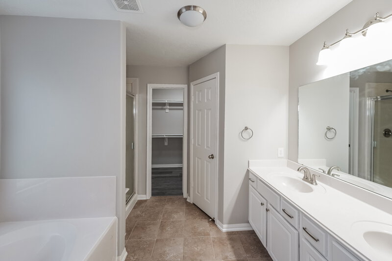 2,460/Mo, 7811 Iris Glen Ln Richmond, TX 77407 Main Bathroom View