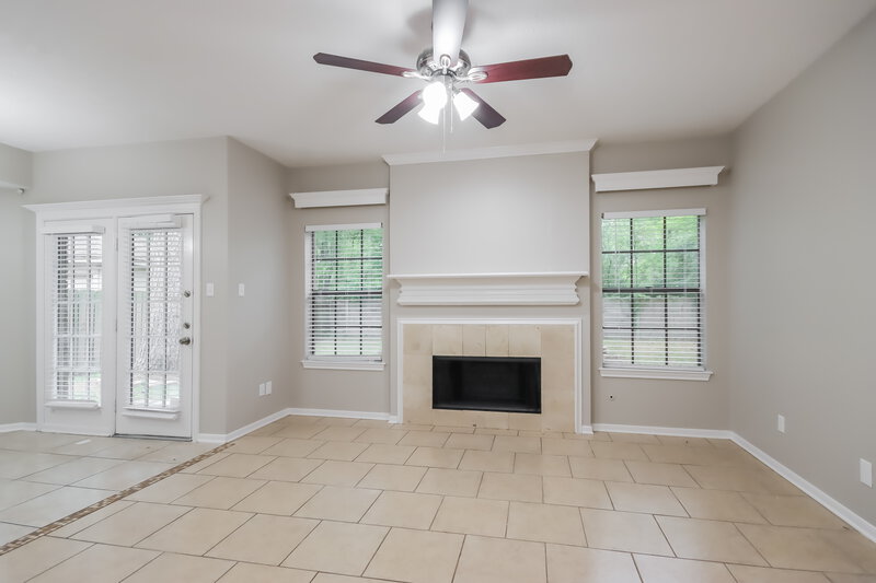 2,235/Mo, 4535 Echo Falls Dr Kingwood, TX 77345 Living Room View 2