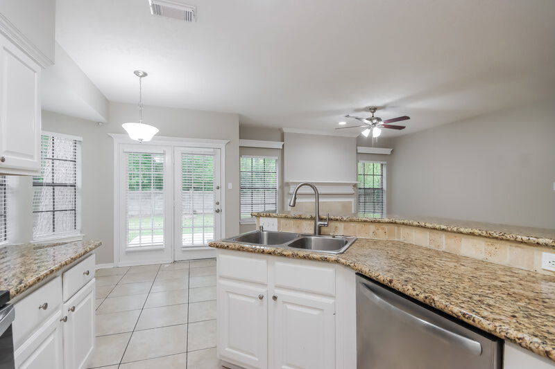 2,235/Mo, 4535 Echo Falls Dr Kingwood, TX 77345 Kitchen View 2