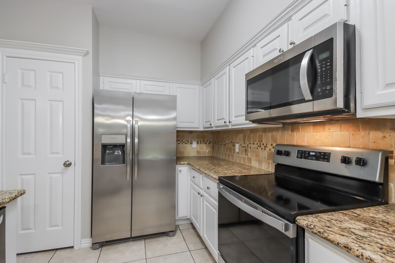 2,235/Mo, 4535 Echo Falls Dr Kingwood, TX 77345 Kitchen View 3